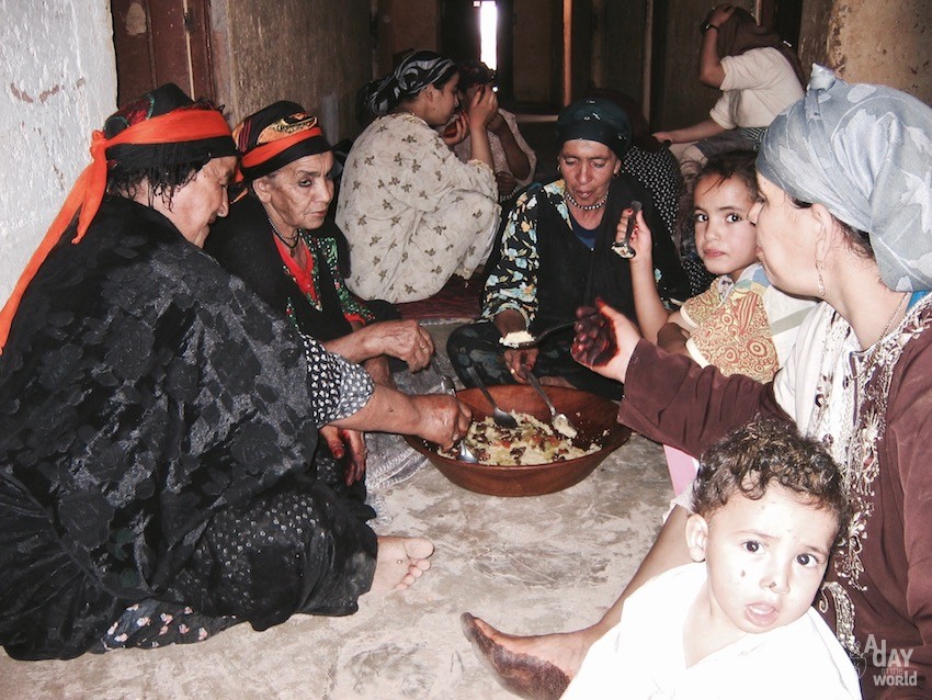 repas couscous maroc berbere moyen atlas