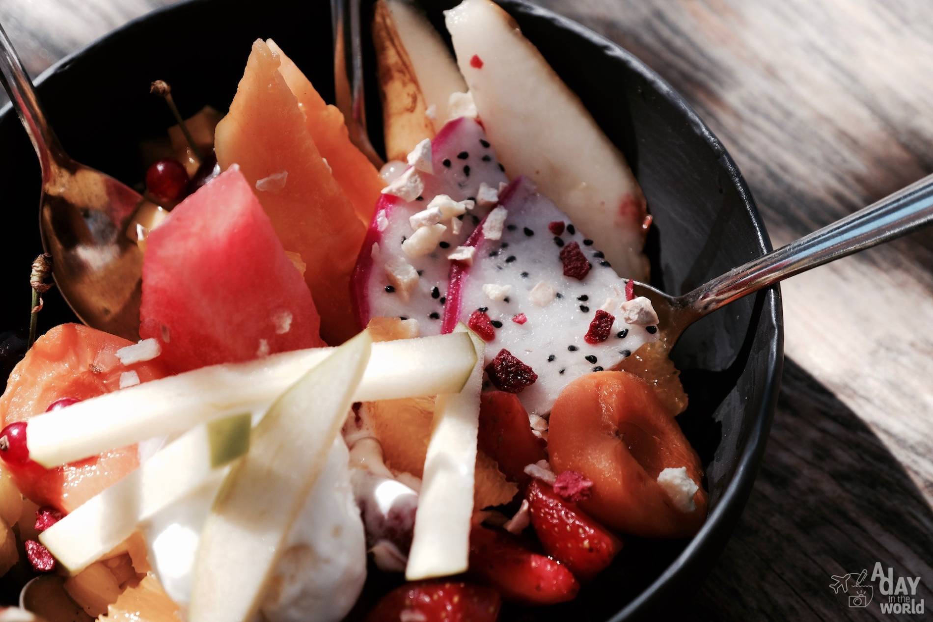 salade de fruits plage les pieds nus