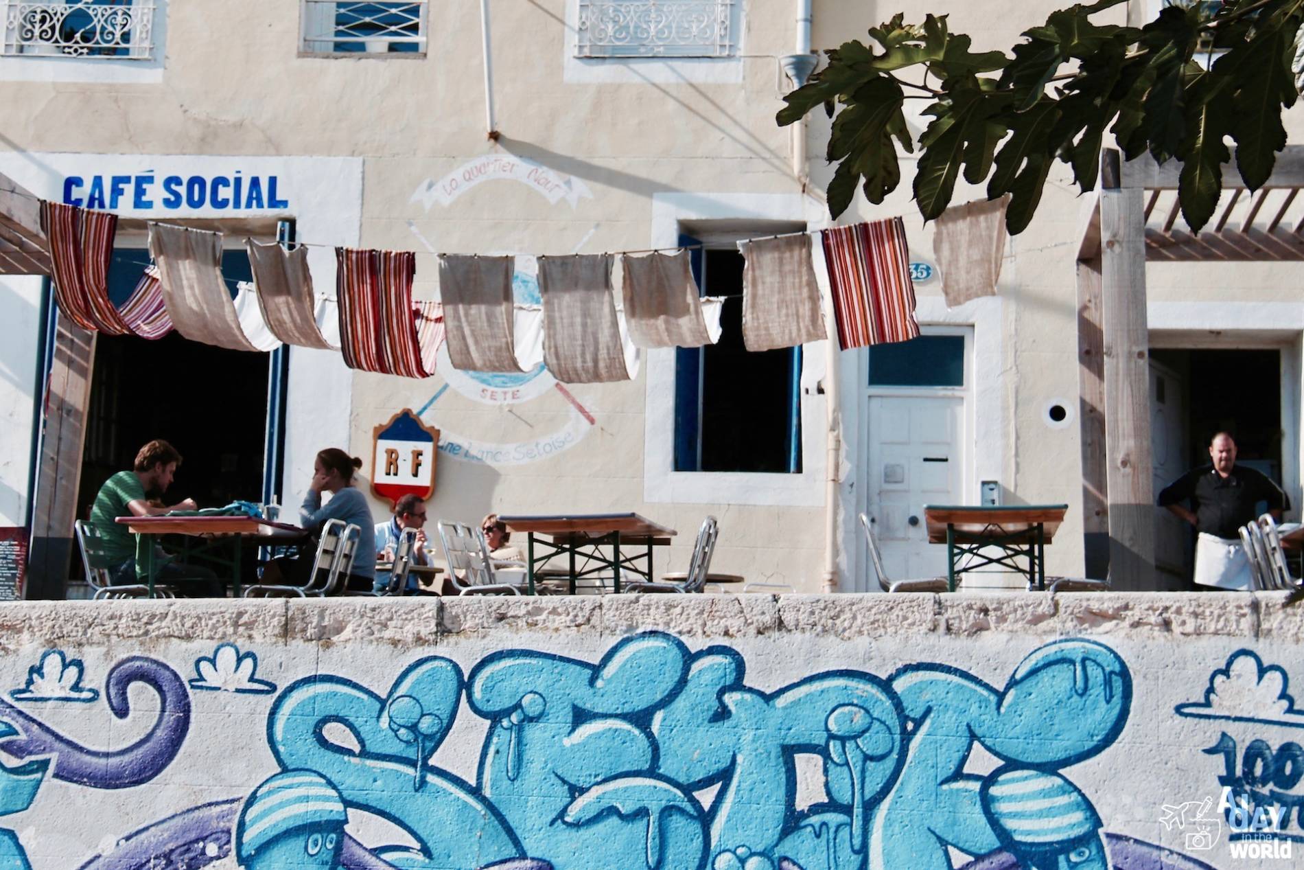 terrasse cafe social sete