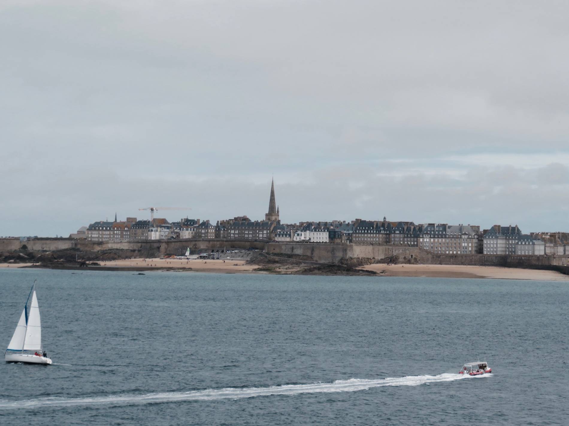 vue de saint malo depuis dinard