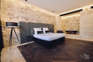 hotel-des-remparts-aigues-mortes-suite